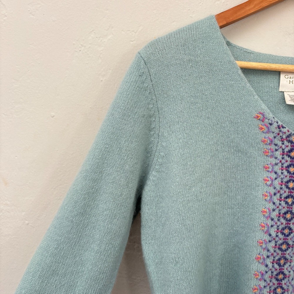 Garnet Hill Embroidered Sweater Women Medium Light Blue Lambswool Angora FLAW - Picture 5 of 16